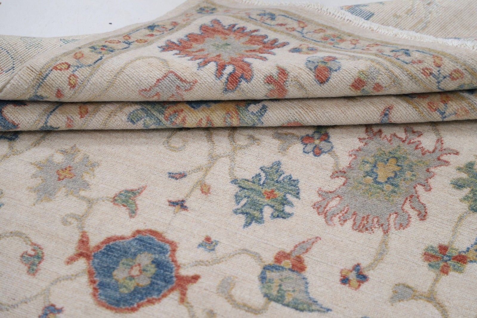 4'10"X7'10" Modern Turkish Area Rug With Floral Design, 100% Wool Oushak Carpet photo Textiles