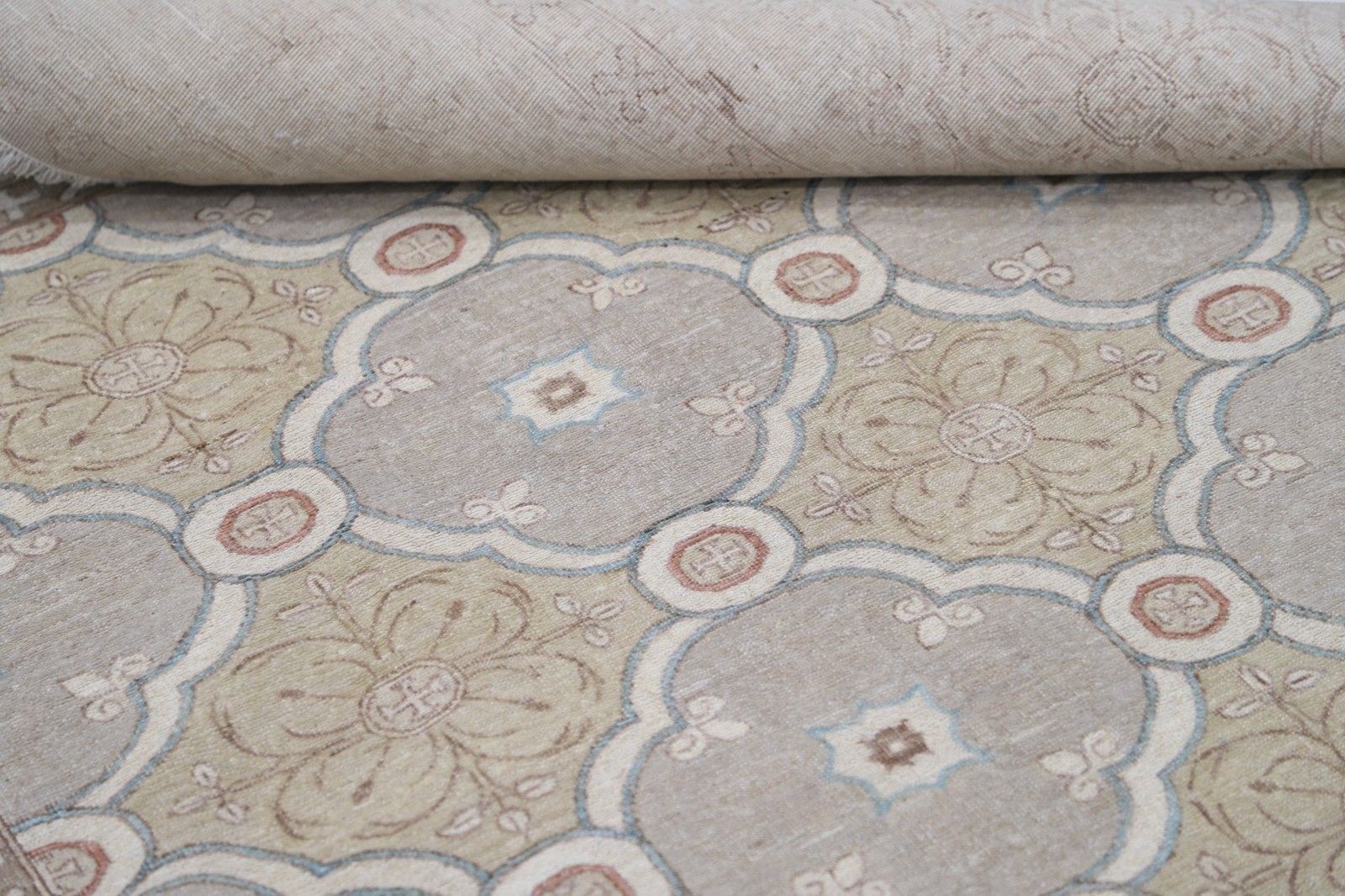 Tapis noué à la main 183 x 268 cm, ivoire, rose poudré et bleu clair, motif géométrique photo 3135.0