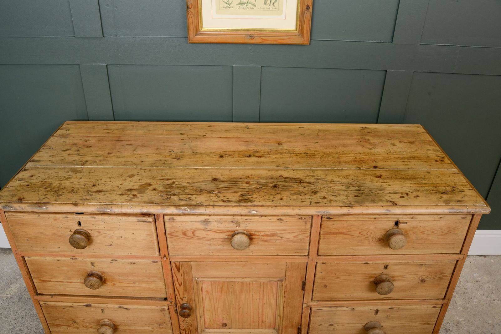 photo vintage Victorian Pine Sideboard