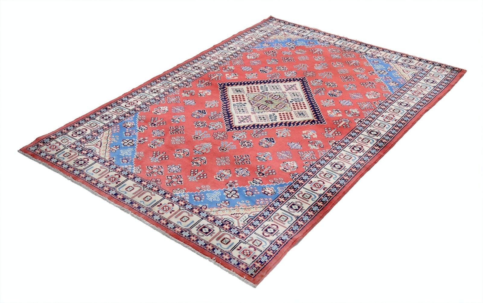 Tapis tribal noué à la main 127 x 183 cm. Tapis d'accent rouge à motif médaillon photo furniture