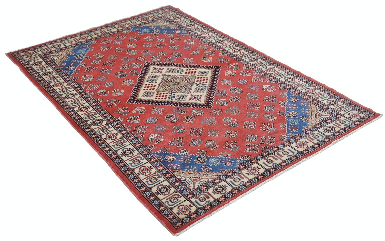 Tapis tribal noué à la main 127 x 183 cm. Tapis d'accent rouge à motif médaillon photo for sale