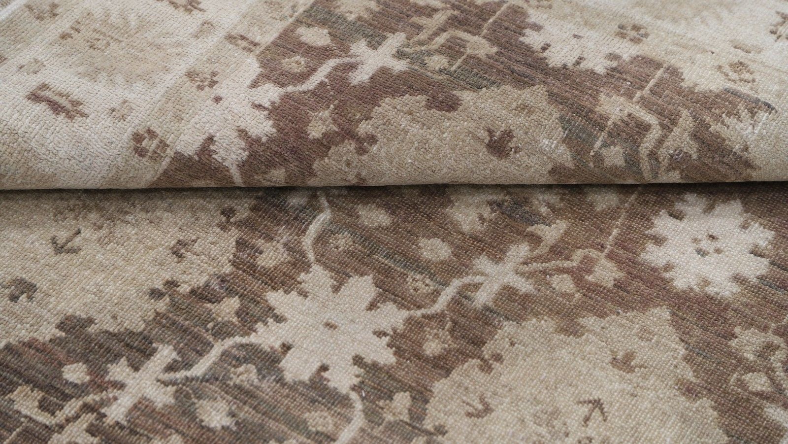 Tapis d'appoint noué à la main, marron et ivoire, 117 x 171 cm - motif floral traditionnel photo Textiles