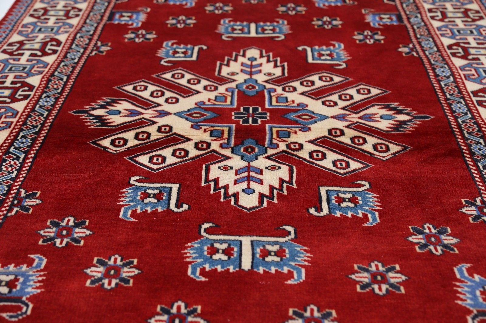 Handgeknoopt tribaal vloerkleed in rood, marineblauw, ivoor en lichtblauw, 97 x 150 cm photo 772.0