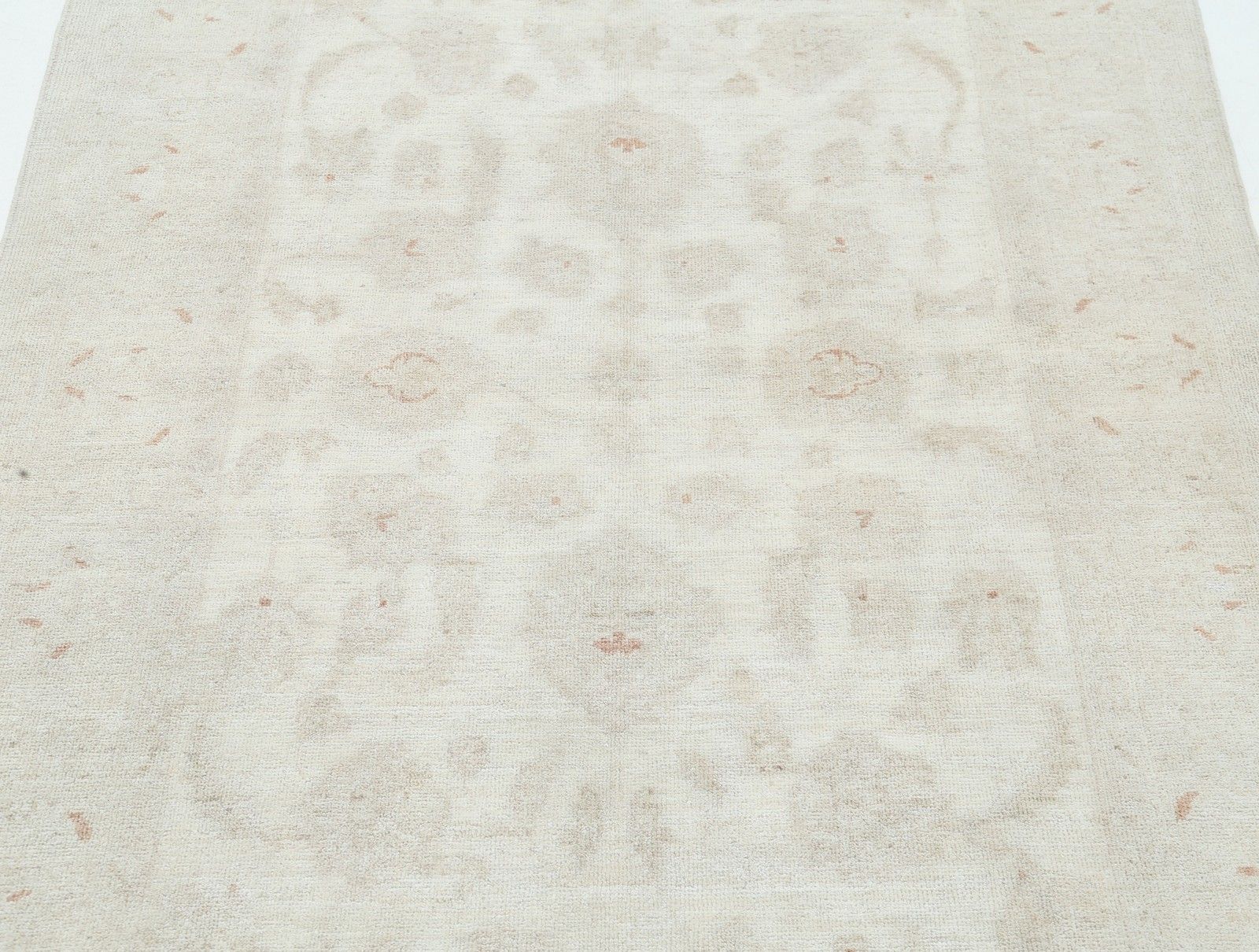 Tapis en laine Oushak turc noué à la main, motif floral sur fond beige, 4 x 6 pi (122 x 183 cm) photo 1182.0