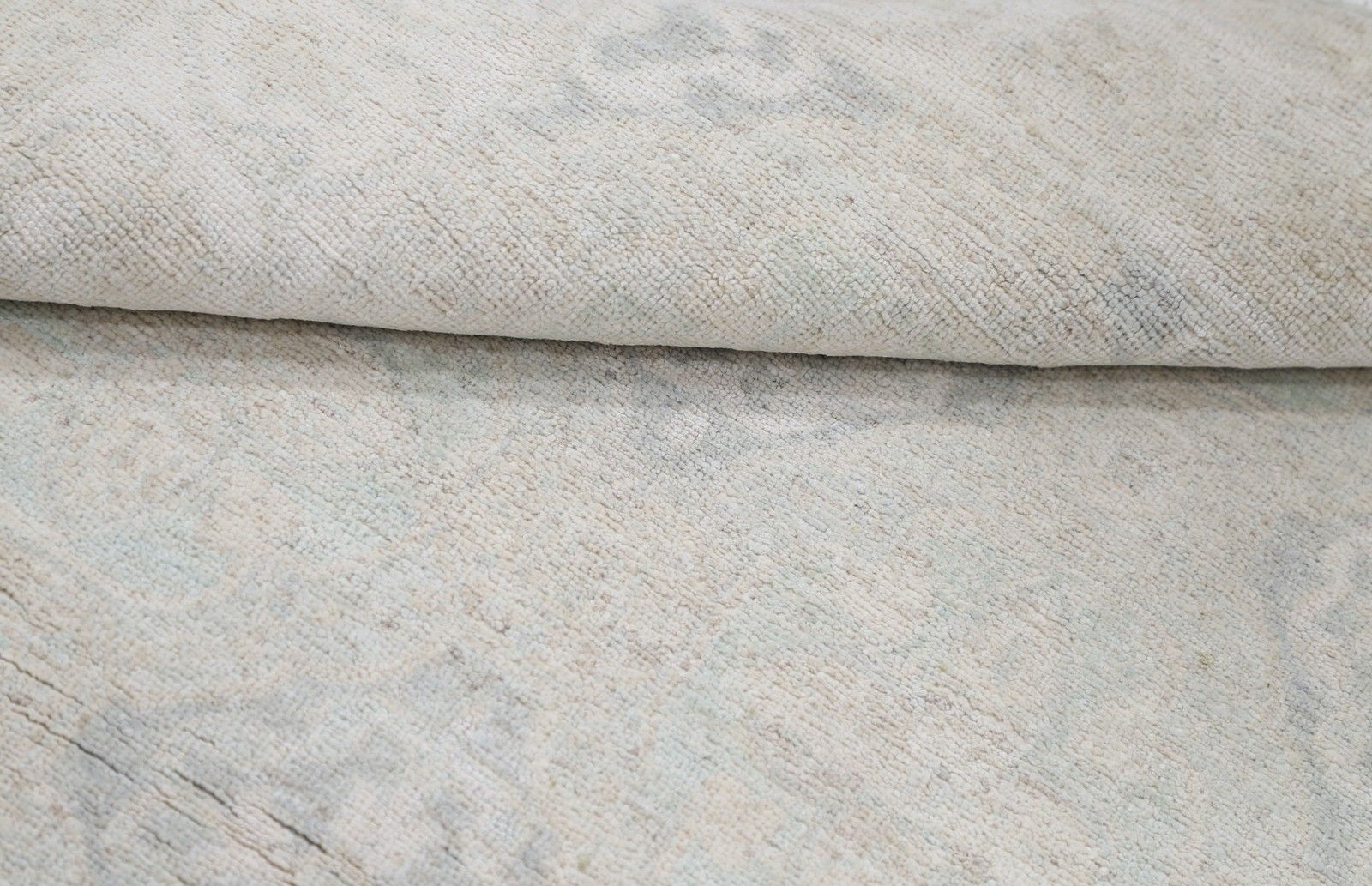 Tapis d'appoint traditionnel noué à la main, beige, 92 x 158 cm. Revêtement de sol en laine photo vinterior