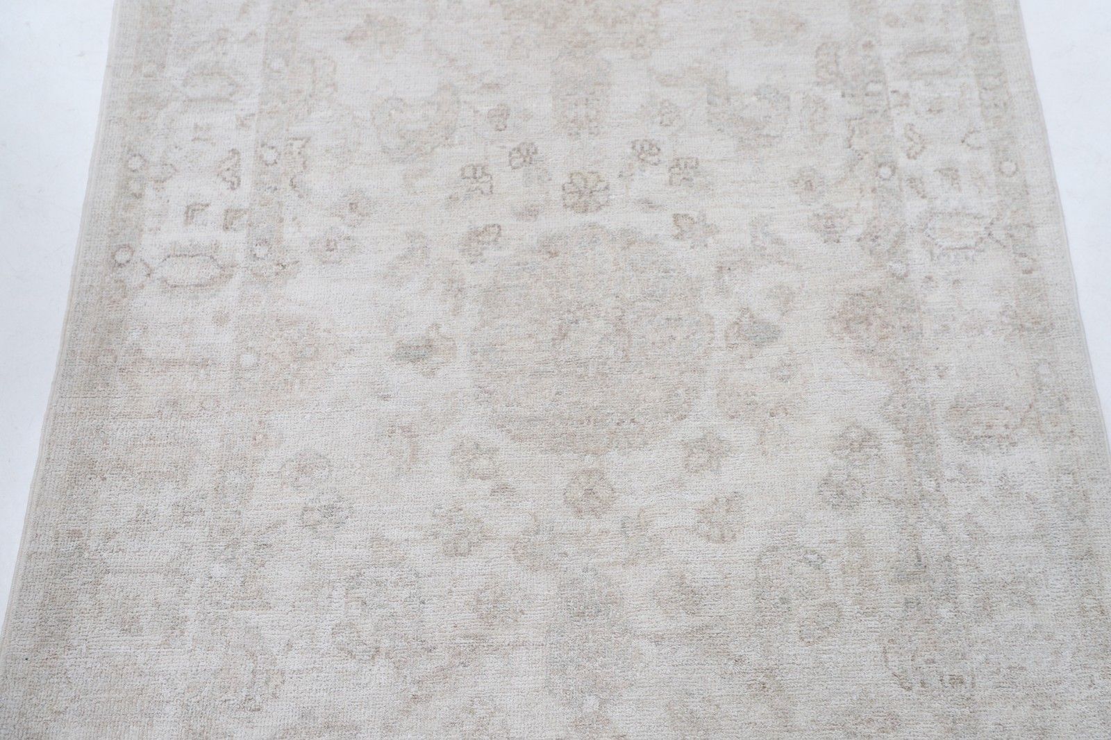 3,3x5 Ft Handgeknoopt Beige Oushak Vloerkleed Met Allover Bloemmotief. 100% Wol photo for sale
