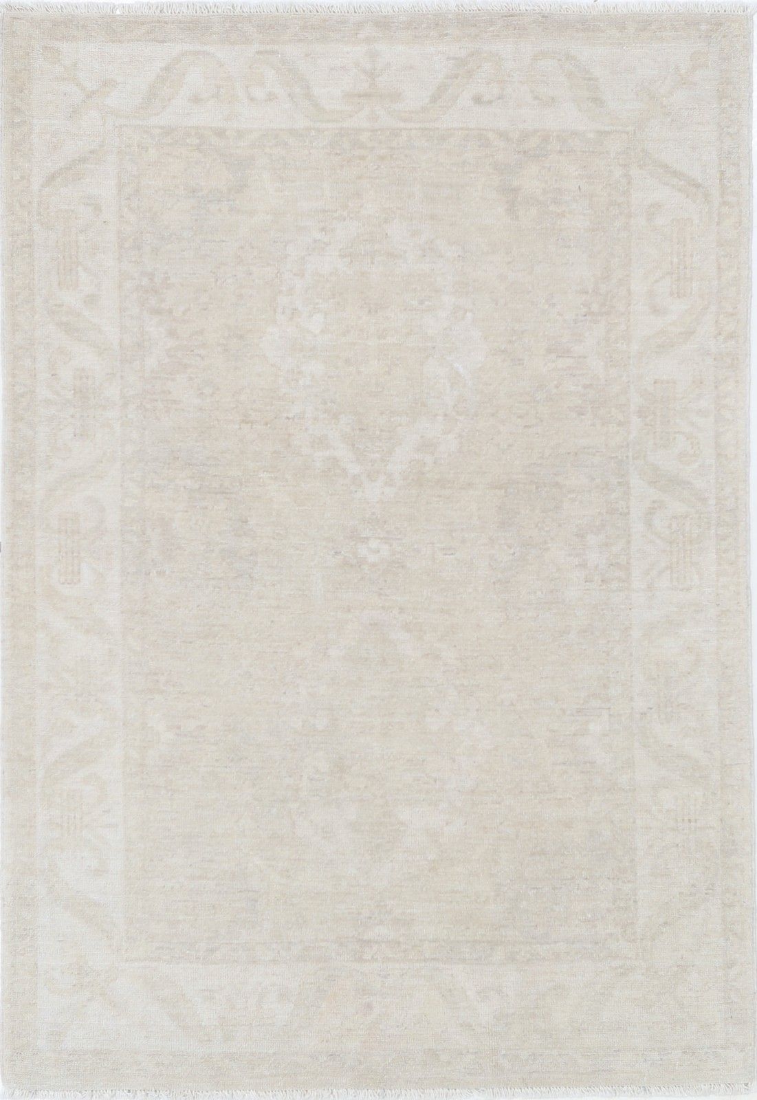 Tapis Oushak beige noué à la main, motif floral sur l'ensemble du tapis, 97 x 140 cm. 100 % laine