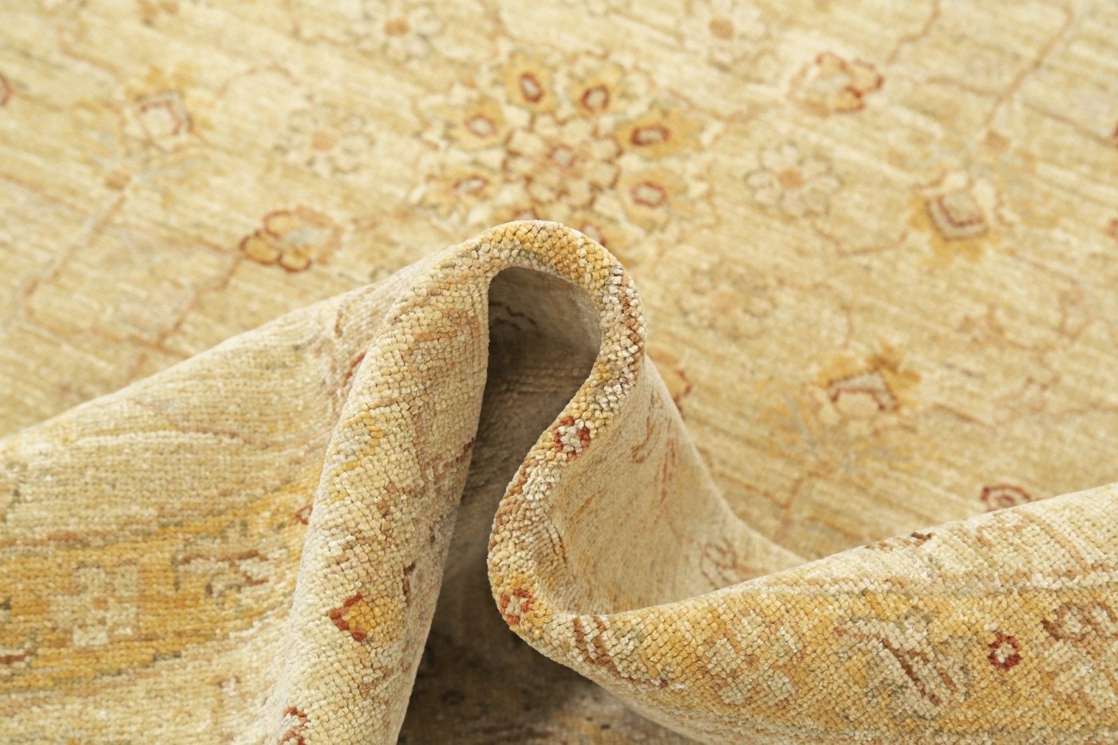 Handgeknoopt rond vloerkleed 8x8,2 ft. Beige Oushak tapijt met floraal medaillonpatroon photo vinterior