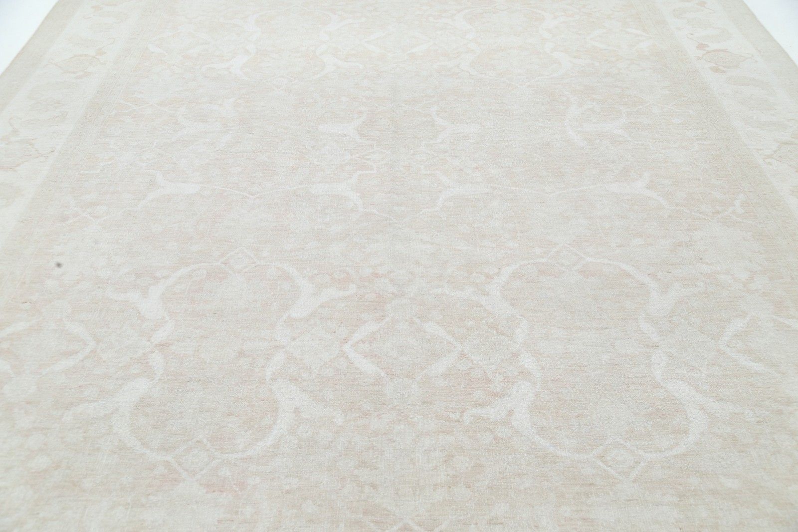 Tapis en laine noué à la main, beige et rose poudré, 10 x 13,4 pi - motif géométrique turc photo for sale