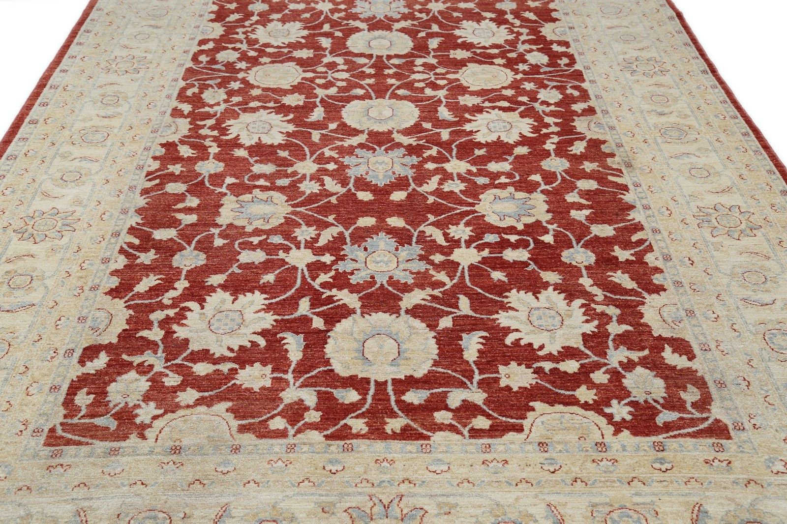 Tapis Oushak floral noué à la main, champ rouge et bordure ivoire, 2,34 x 3,31 m photo 3908.0