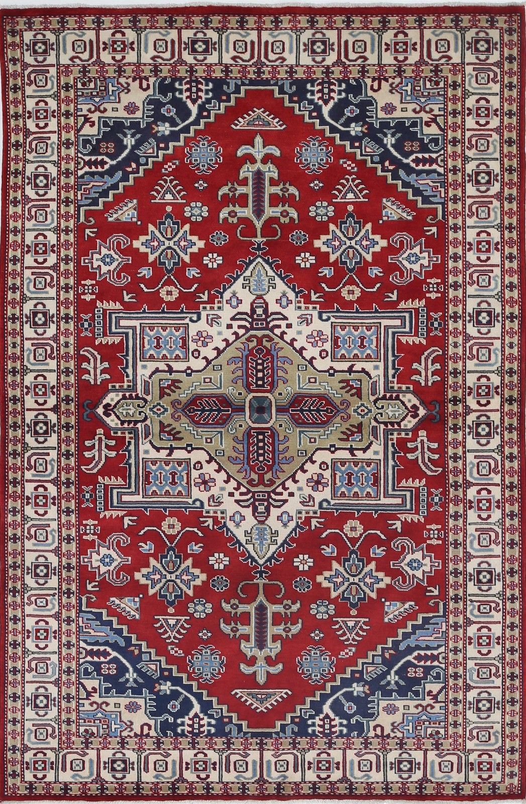 Tapis noué à la main rouge, bleu marine et ivoire, 1,25 x 1,88 m. Tapis à médaillon géométrique