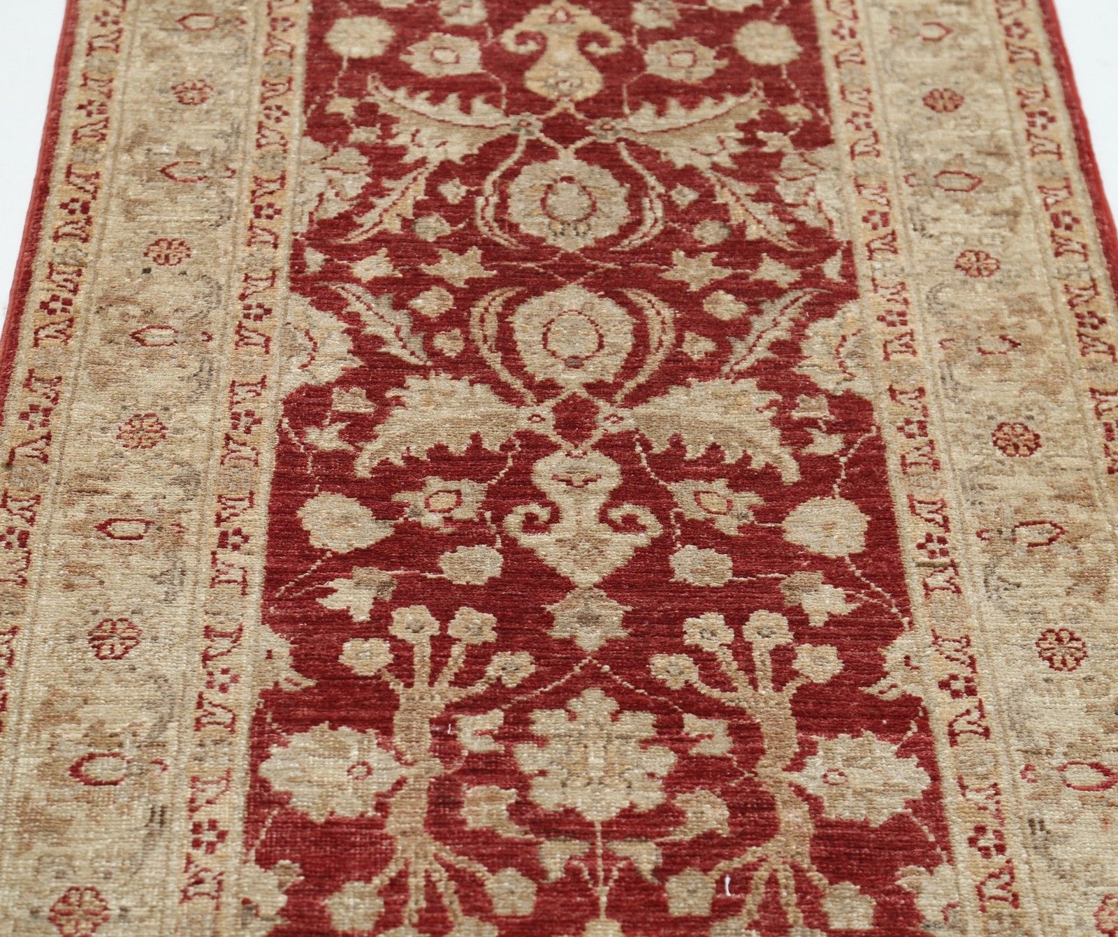 Tapis de couloir rouge 0,79 x 2,16 m. Tapis de couloir Oushak noué à la main pour corridor photo 908.0