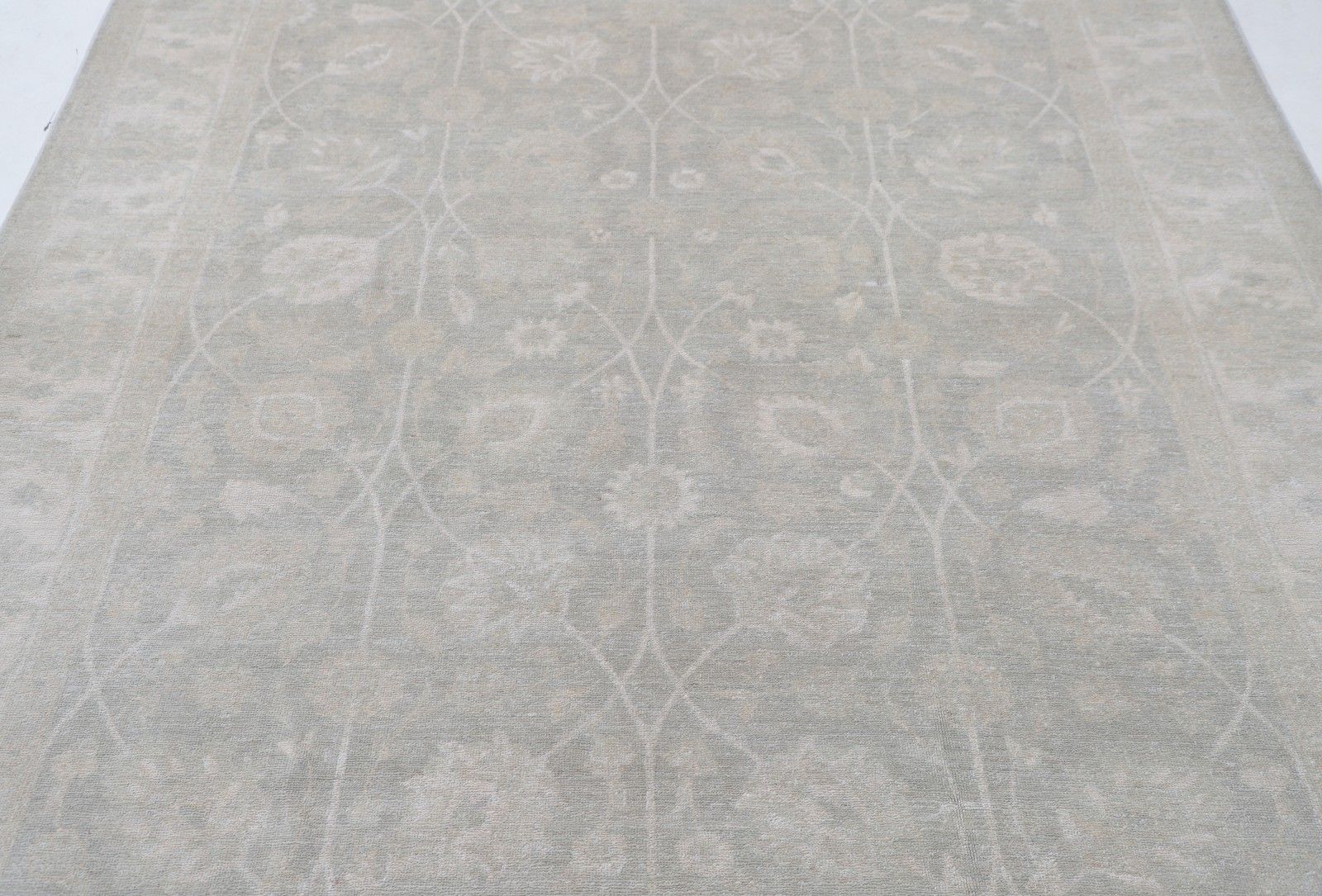 6,2 x 9 ft handgeknoopt beige Turks Oushak vloerkleed met bloemmotief photo for sale