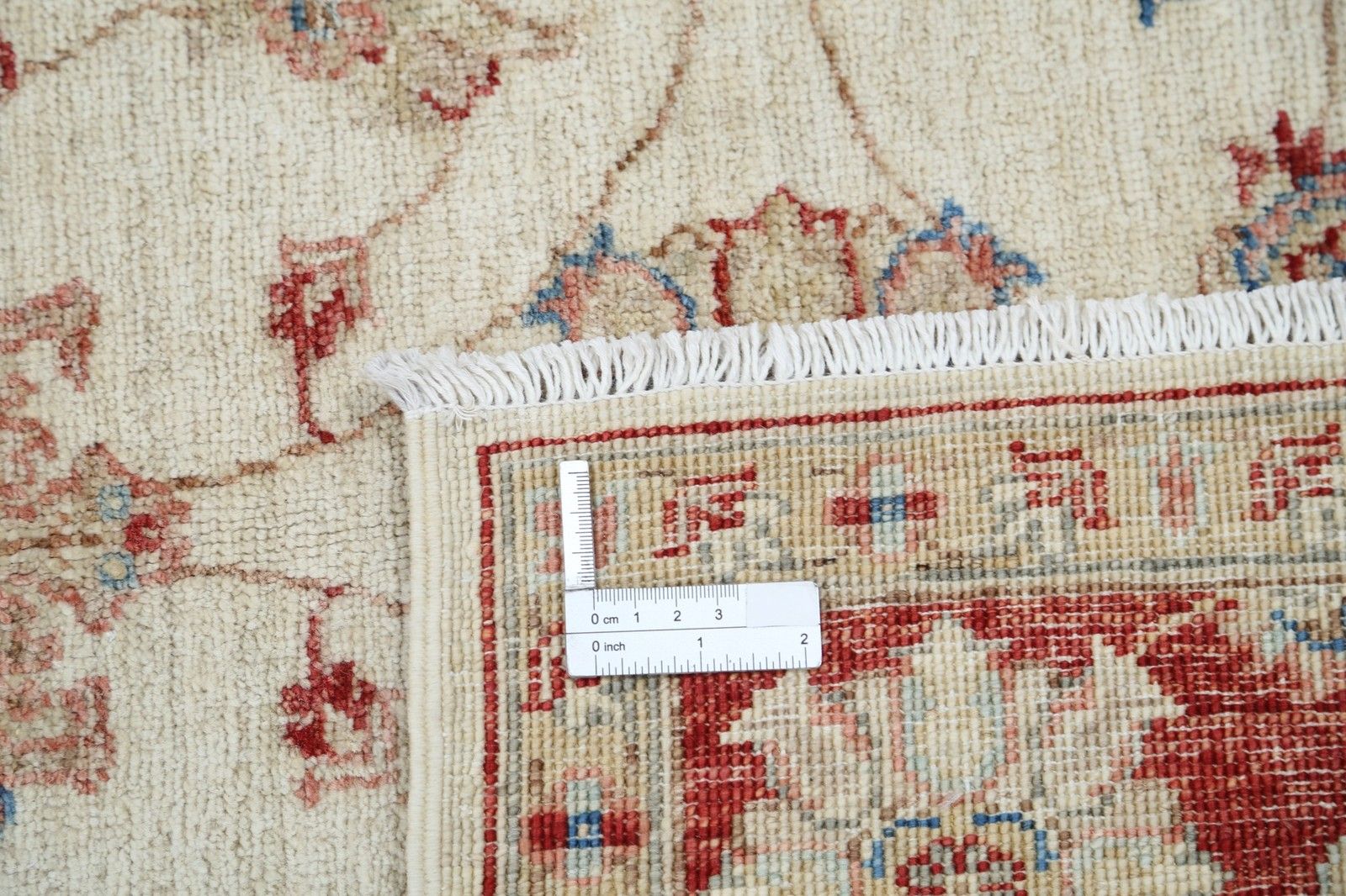 5x6,6 ft handgeknoopt vloerkleed in Oushak-stijl met rode rand en ivoren veld photo buy