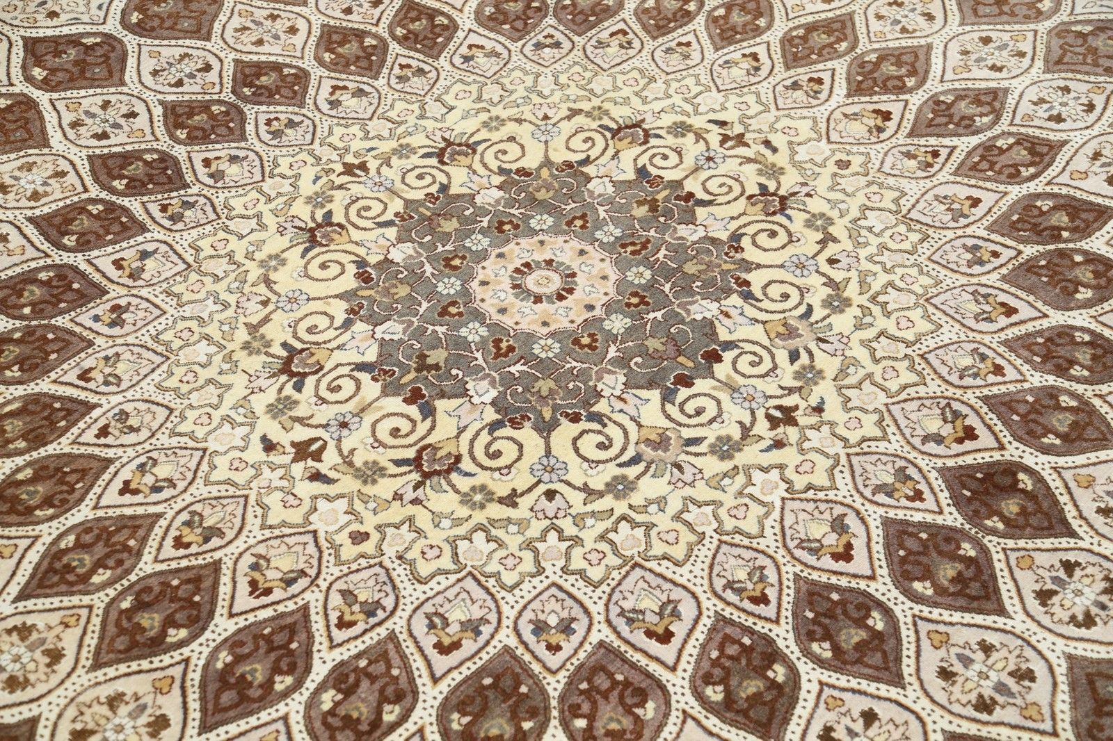 Tapis rond fait main, 12 x 12 pi - motif tribal marron et beige, 364 x 364 cm photo Textiles