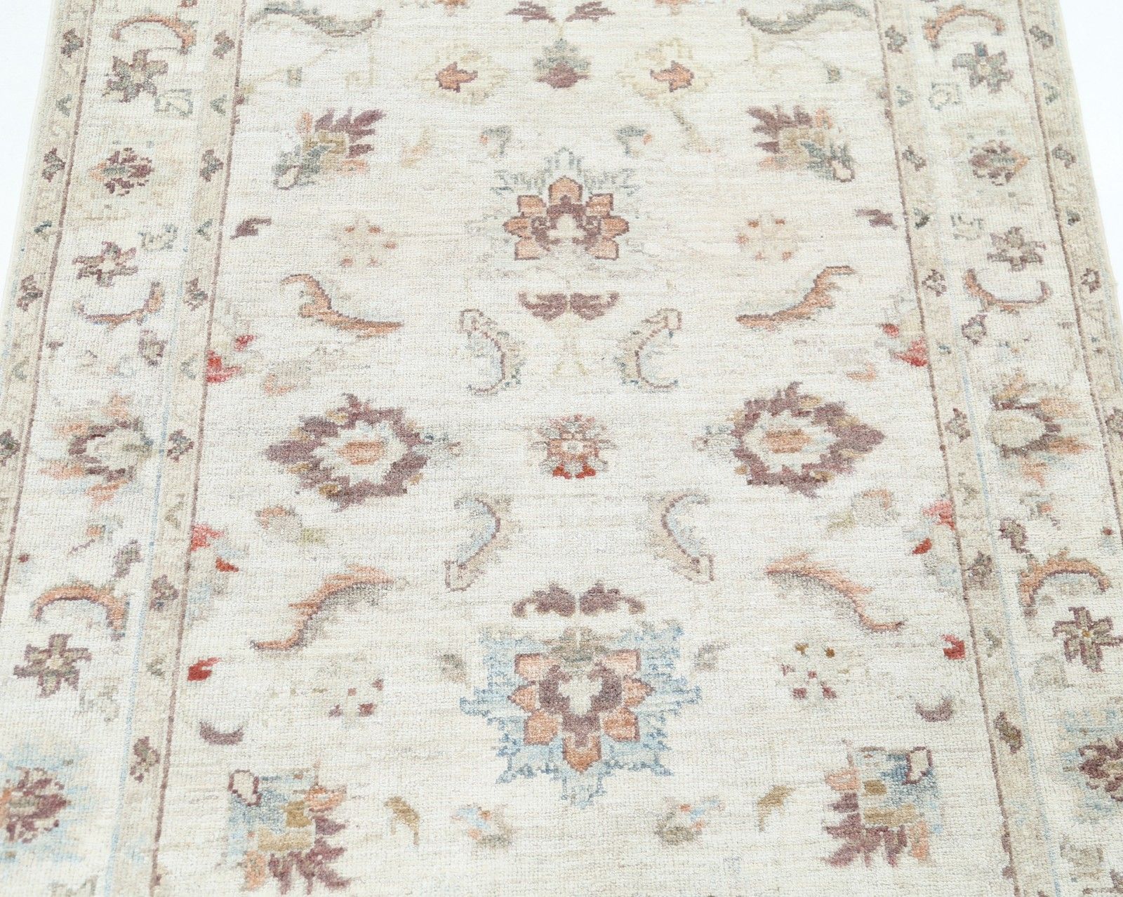 Tapis Oushak beige noué à la main, motif floral sur l'ensemble du tapis, 1 x 1,46 m. 100 % laine photo for sale