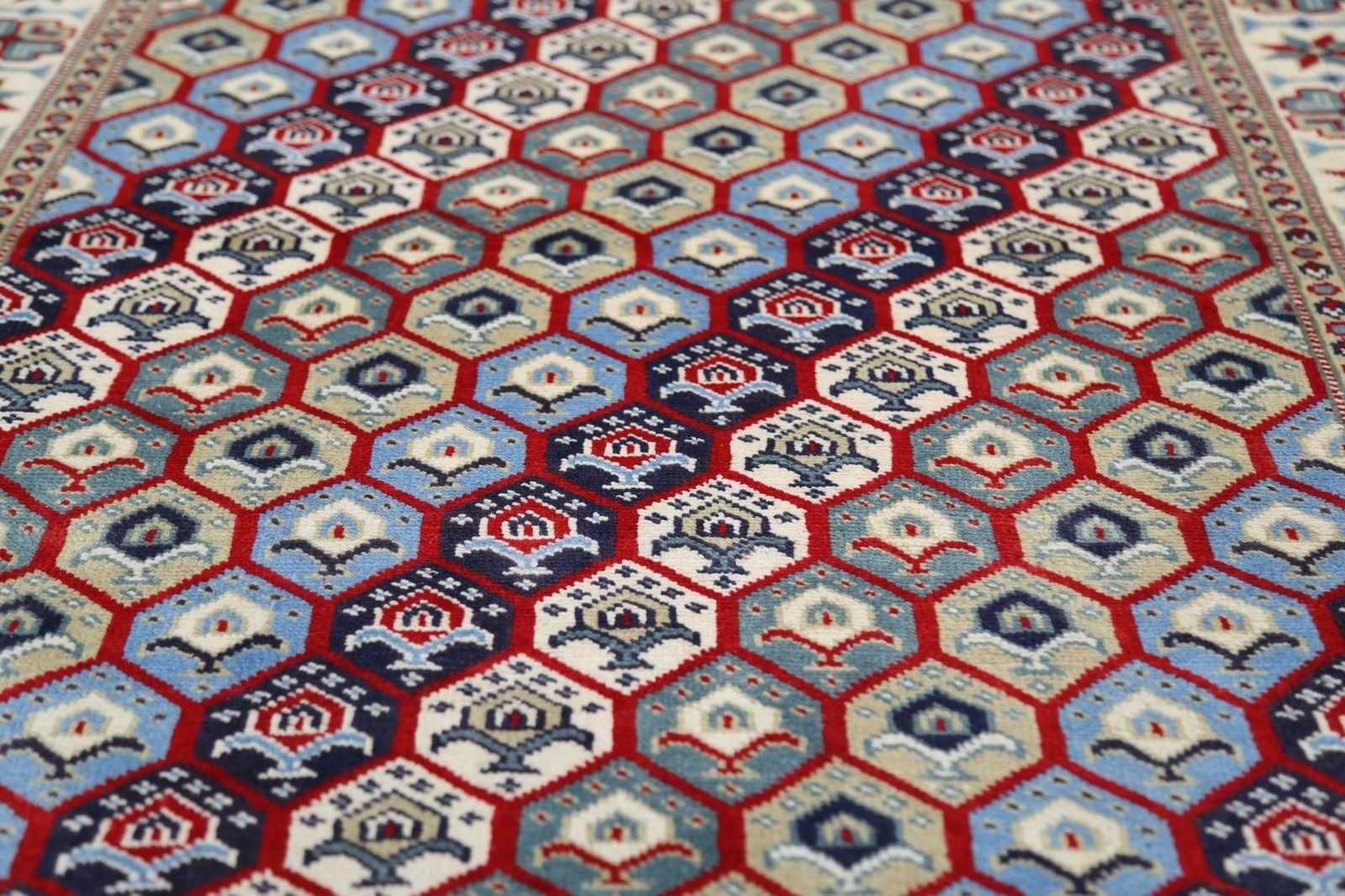 3,2x5 Ft Handgeknoopt Vloerkleed in Rood, Ivoor en Marineblauw met Hexagonaal Latwerk Dessin photo 791.0