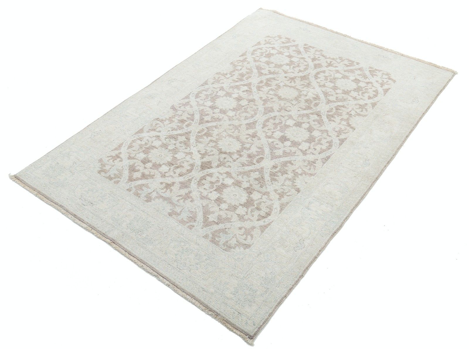 Tapis d'appoint turc traditionnel noué à la main, 4 x 5,8 pi. Tapis en laine pour chevet photo for sale