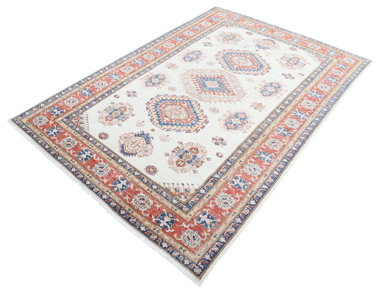 Tapis noué à la main rouge, ivoire et bleu marine à motif géométrique, 1,63 x 2,32 m photo for sale