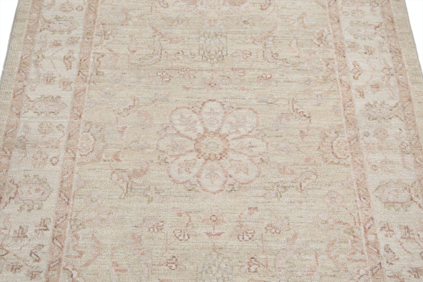Tapis d'appoint noué à la main 97 x 148 cm, en laine à motifs floraux dans des tons doux photo 772.0