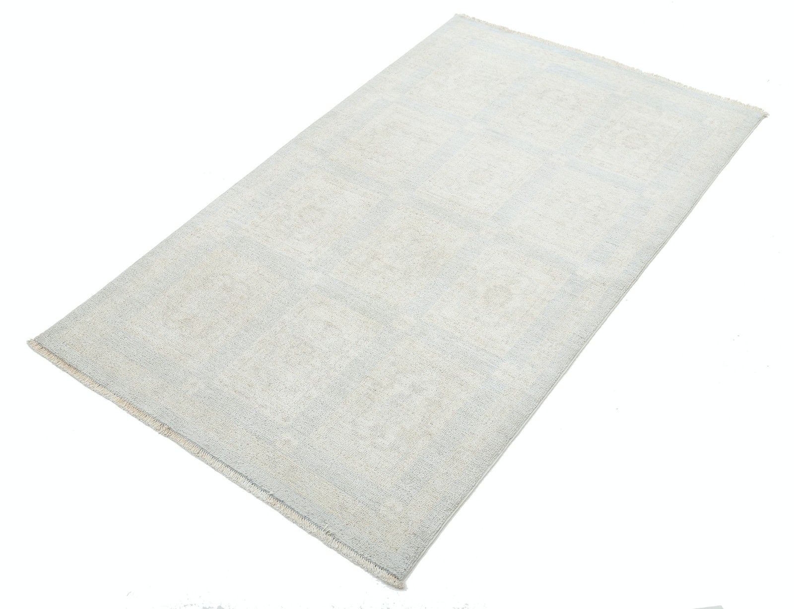 Tapis d'accent traditionnel noué à la main, 3 x 5,2 pi. Tapis en laine à motifs floraux dans des tons doux photo for sale