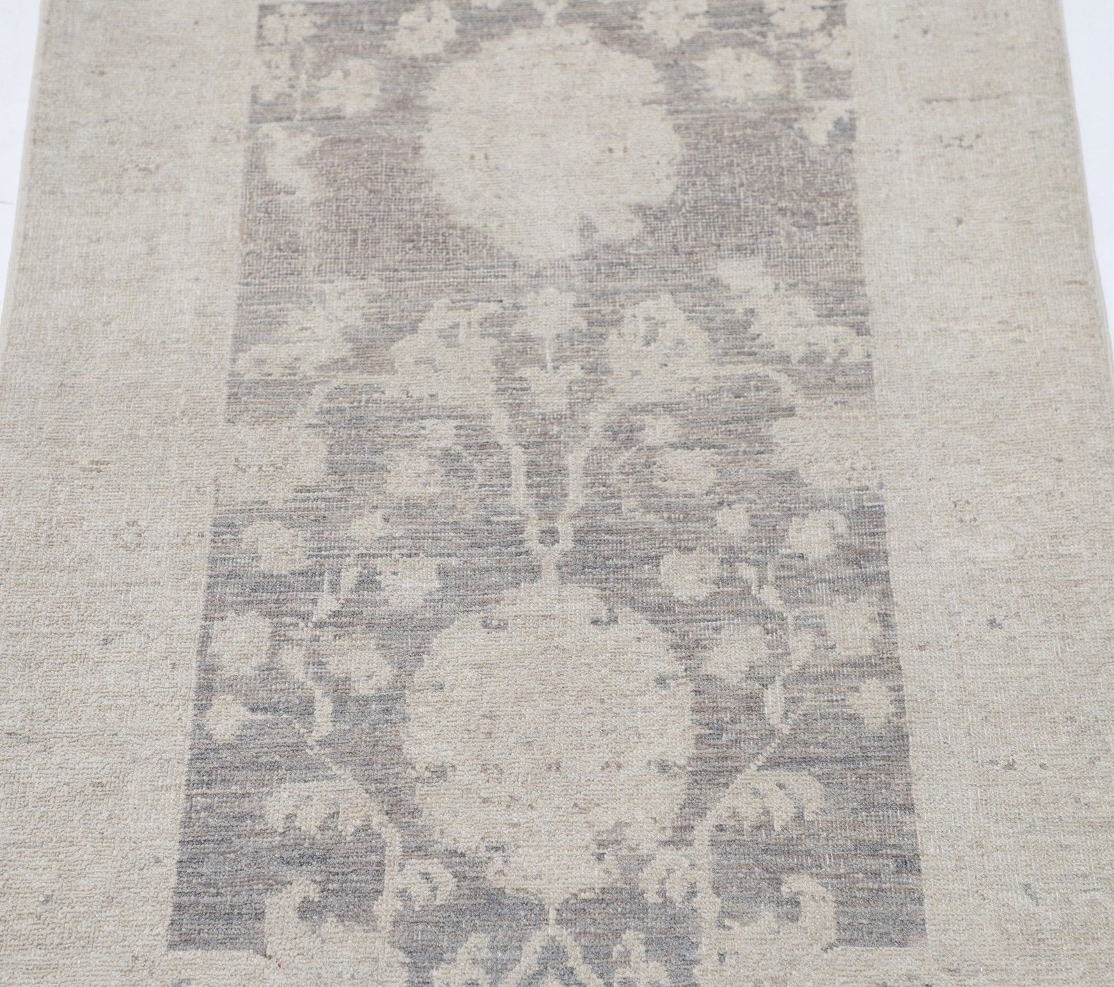 Tapis d'appoint Oushak traditionnel, 80 x 120 cm. Tapis noué à la main aux tons sourds. 100 % laine photo for sale
