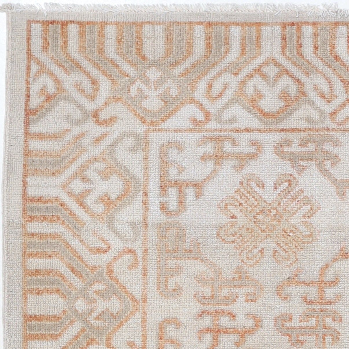 2.6x4 Ft Hand Knotted Ivory, Coral Wool Accent Rug With Geometric Design photo vinterior