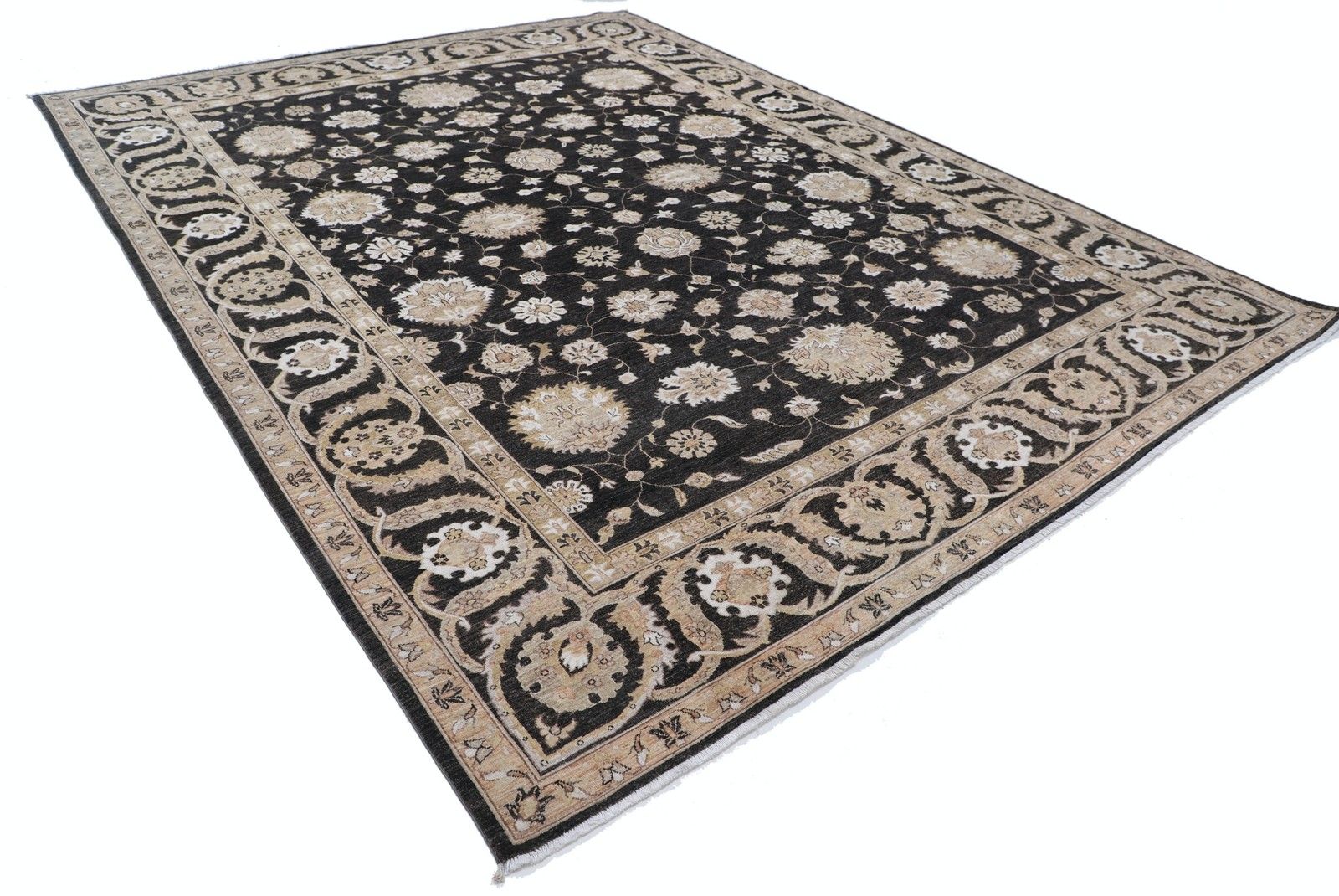 2,90 x 3,76 m Handgeknoopt Wollen Vloerkleed in Zwart en Ivoor. Floraal Oushak Tapijt photo furniture