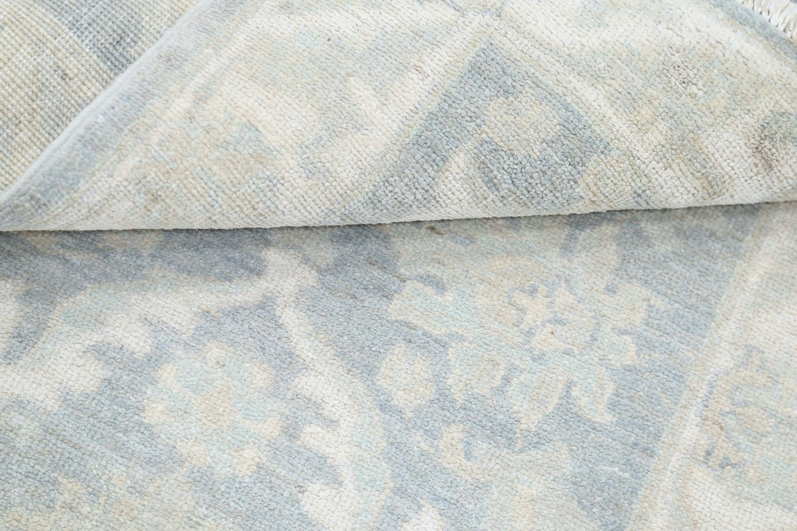 2,3x3 Ft Handgeknoopt Wollen Vloerkleed in Ivoor en Lichtblauw met Bloemmotief photo Textiel