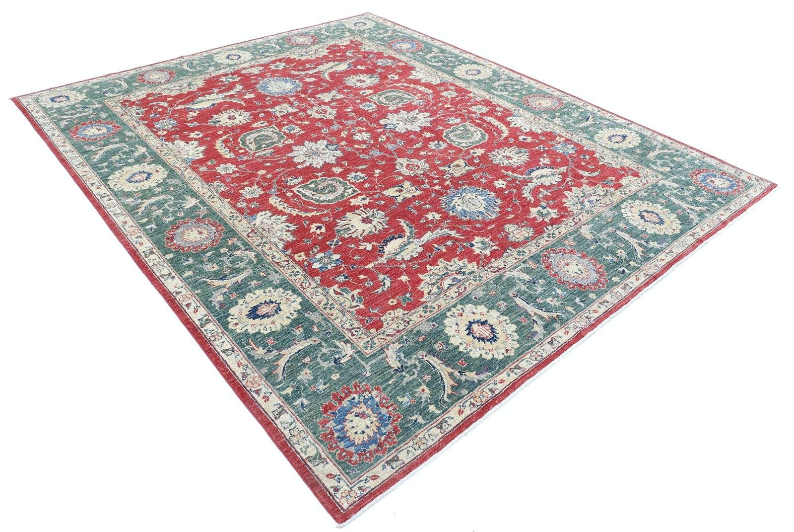 Tapis de sol artisanal à motifs floraux, 8'3" x 9'7", en rouge et vert, Oushak turc en laine photo furniture
