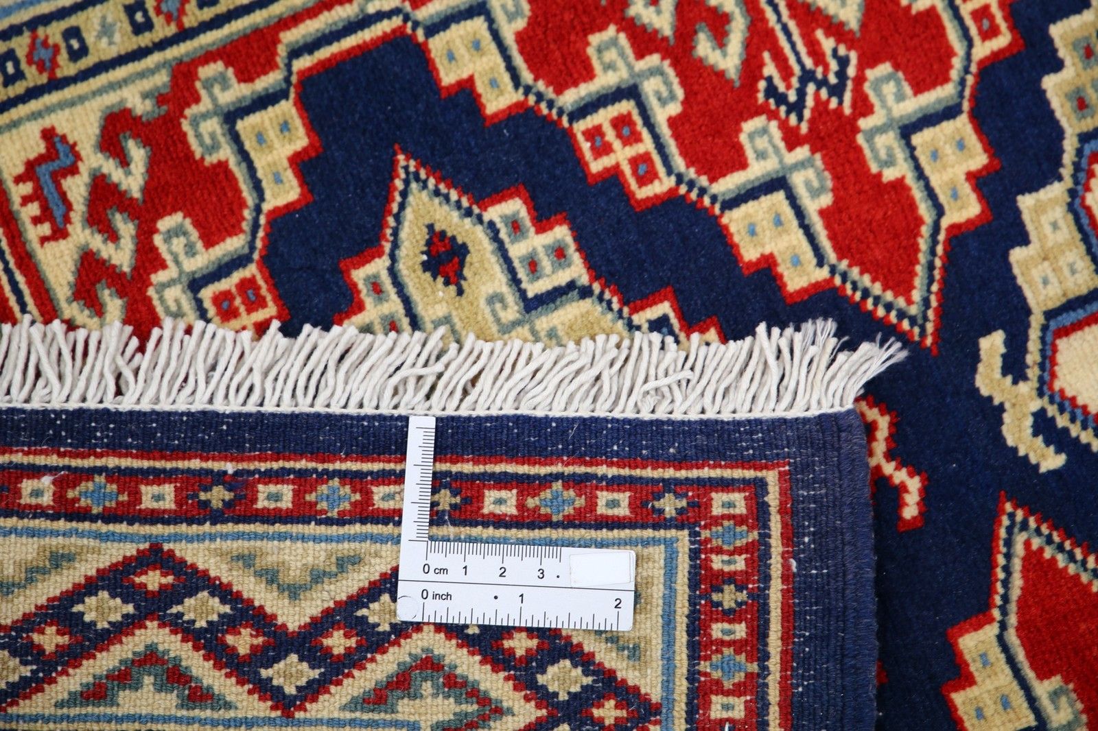 Tapis à motif médaillon géométrique, noué à la main, bleu marine, rouge et ivoire, 61 x 89 cm photo buy