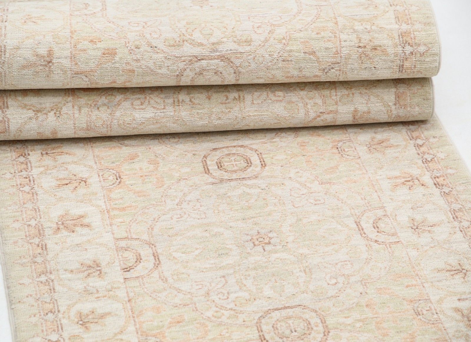 Tapis de couloir noué à la main, 2,5 x 9,8 ft. Tapis de couloir. Tapis de cuisine beige. Tapis de corridor photo for sale