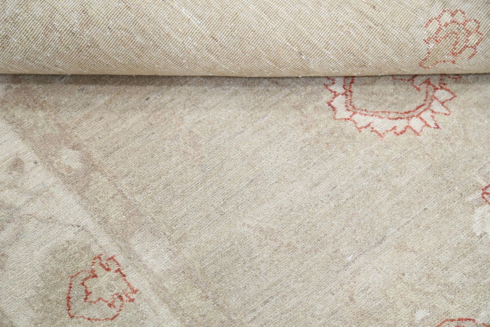 Tapis artisanal turc noué à la main 170 x 240 cm. Tapis en laine 100 % aux tons doux photo 2139.0