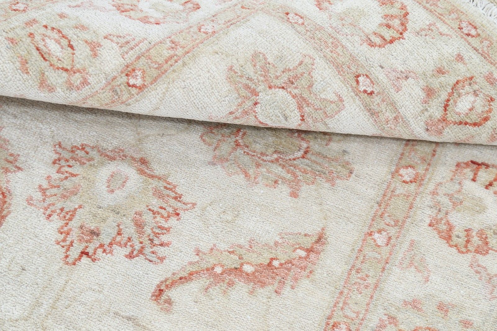 Tapis Oushak beige noué à la main, motif floral sur toute la surface, 82 x 112 cm. 100 % laine photo Textiles