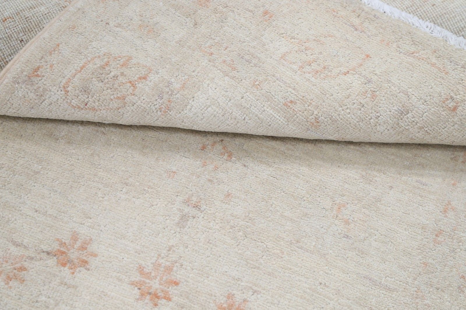 Tapis d'appoint turc noué à la main, 79 x 117 cm. Tapis en laine beige photo Textiles