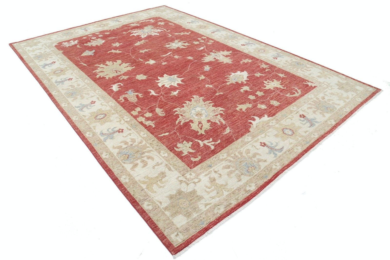 Grand tapis Oushak floral fait main, fond rouge et bordure ivoire, 244 x 346 cm photo furniture