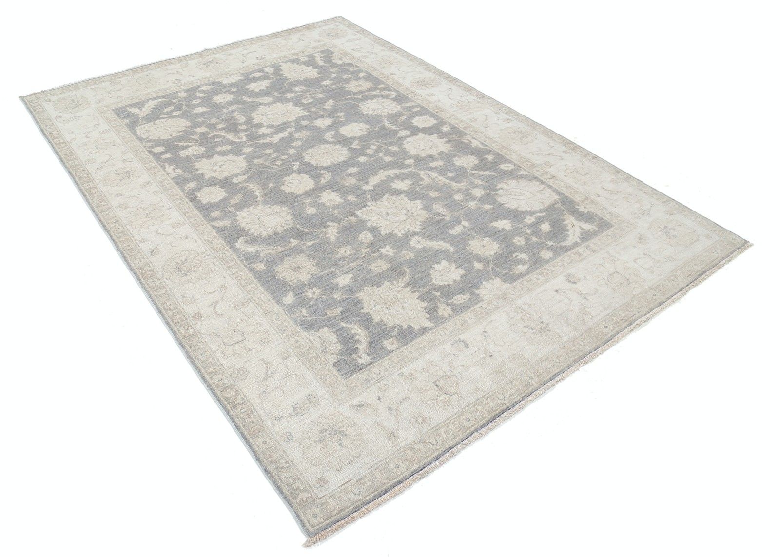 Handgeknoopt Bloemen Turks Vloerkleed 180 x 250 cm met Grijs Veld en Beige Rand photo furniture