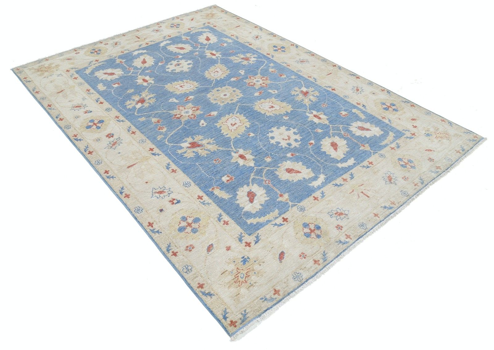 Tapis Oushak floral noué à la main, bleu et ivoire, 170 x 235 cm. 100 % laine photo furniture