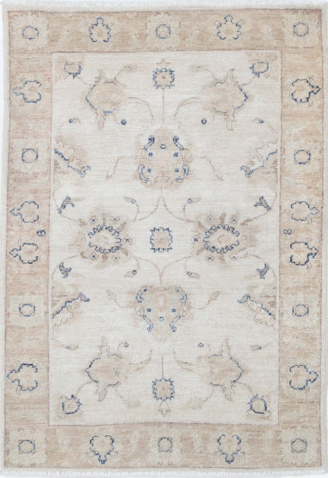 Tapis Oushak noué à la main, motif floral sur fond beige, 74 x 110 cm. 100 % laine