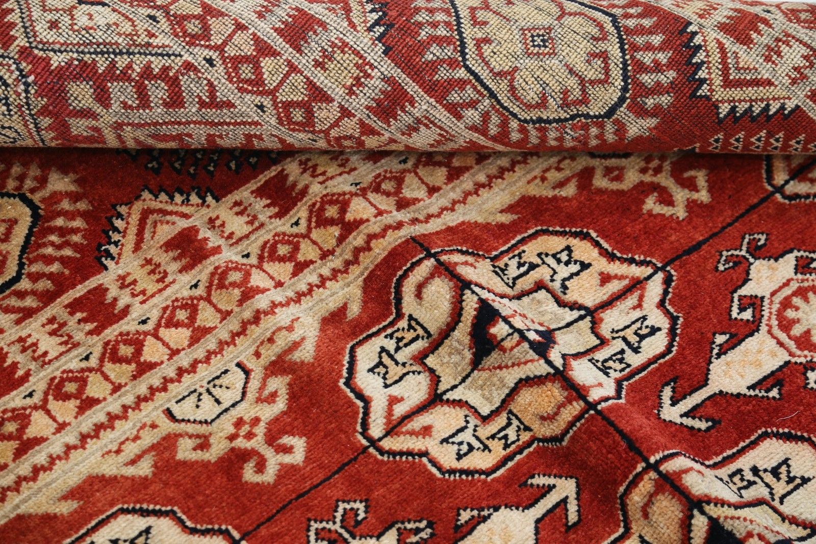 Tapis en laine noué à la main, rouge et ivoire, 2,04 x 2,49 m - style tribal traditionnel photo 2745.0