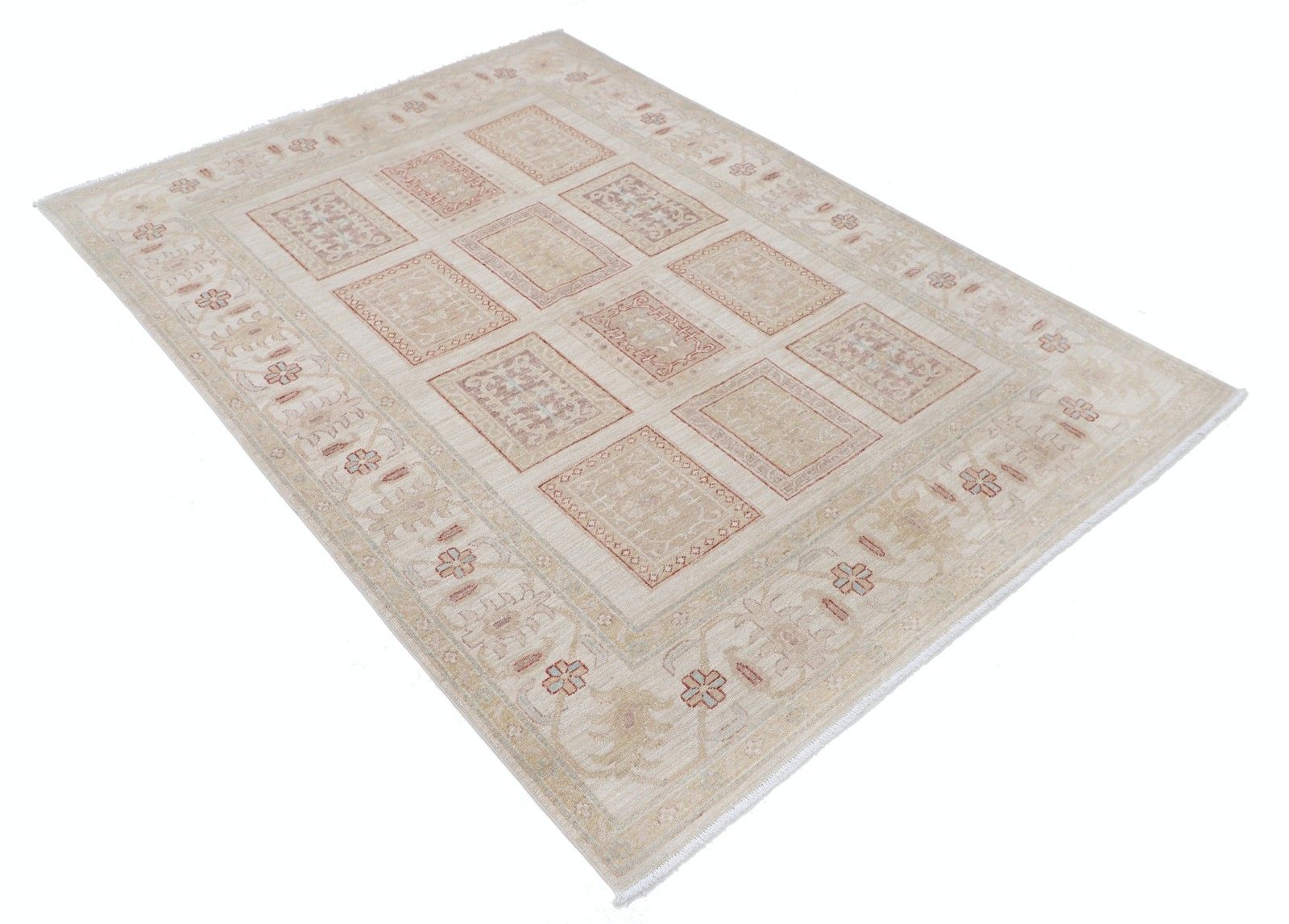 Tapis turc noué à la main 145 x 204 cm pour salon. 100 % laine photo furniture