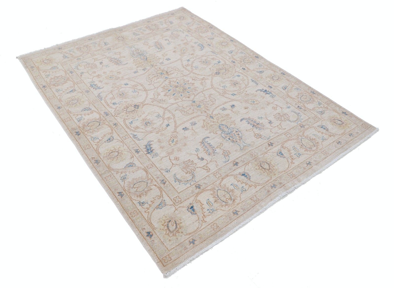 Tapis turc noué à la main 1,50 x 1,95 m. Tapis en laine beige à motif floral photo furniture