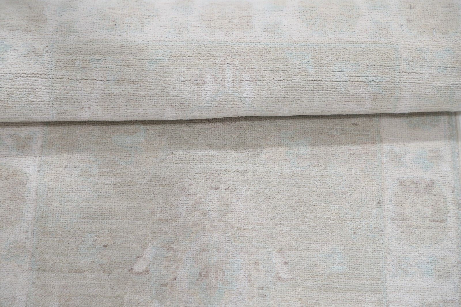 Tapis d'appoint beige noué à la main, motif floral, 61 x 107 cm. 100 % laine photo Textiles