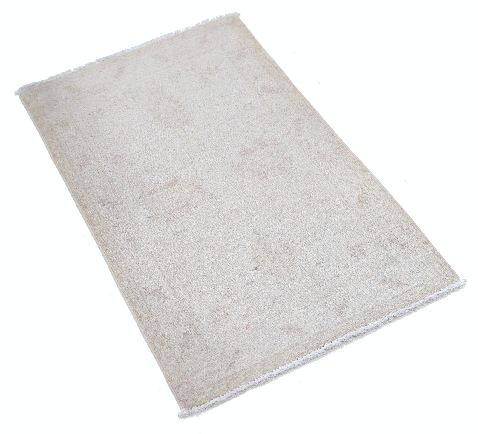 Handgemaakt beige accentkleed 57 x 91 cm met bloemmotief voor slaapkamer en entree photo furniture