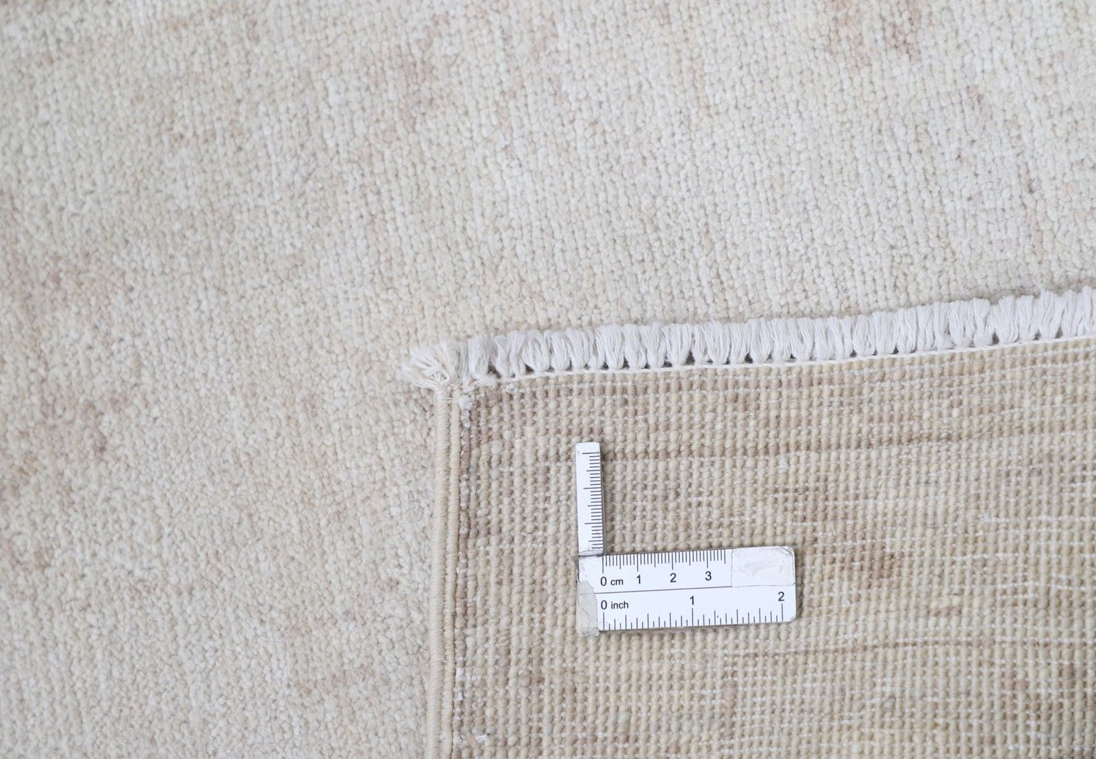 Handgemaakt beige accentkleed 57 x 91 cm met bloemmotief voor slaapkamer en entree photo 296.0