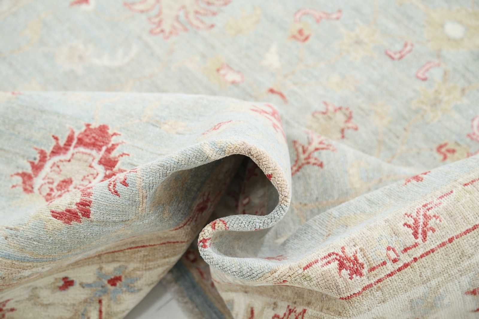 Tapis en laine noué à la main, bleu clair et beige, à motifs floraux, 1,61 x 2,42 m photo vinterior