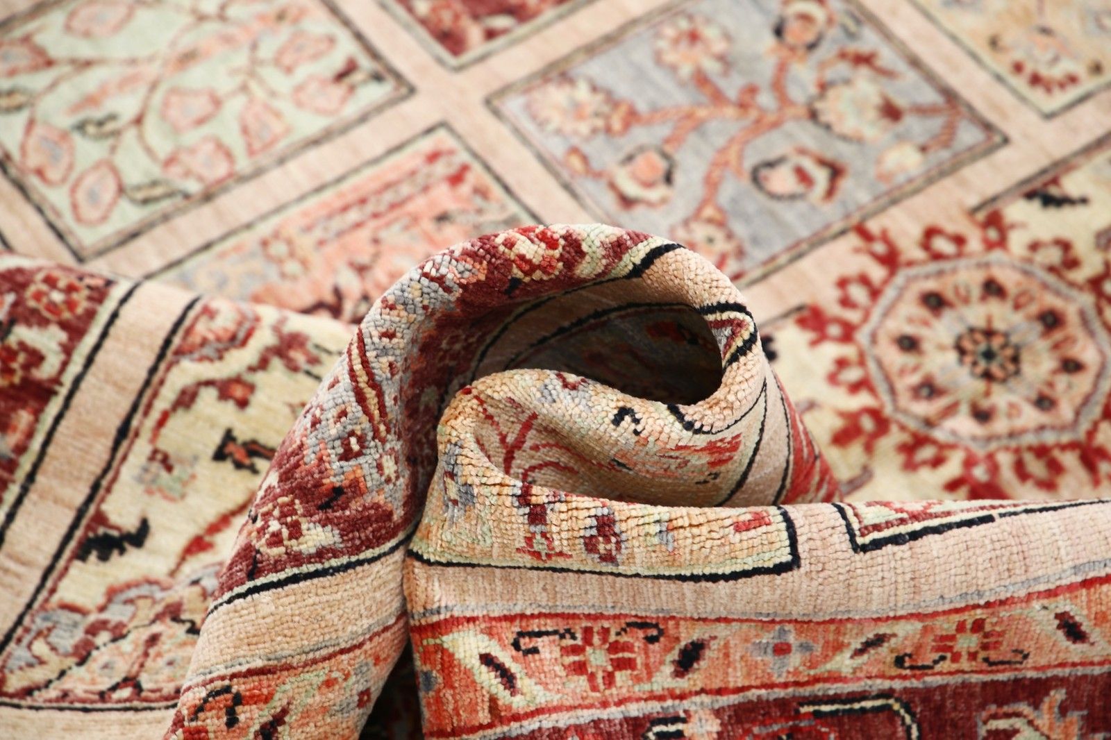 Tapis en laine noué à la main, motif floral, rose poudré et ivoire, 1,71 x 2,32 m photo buy