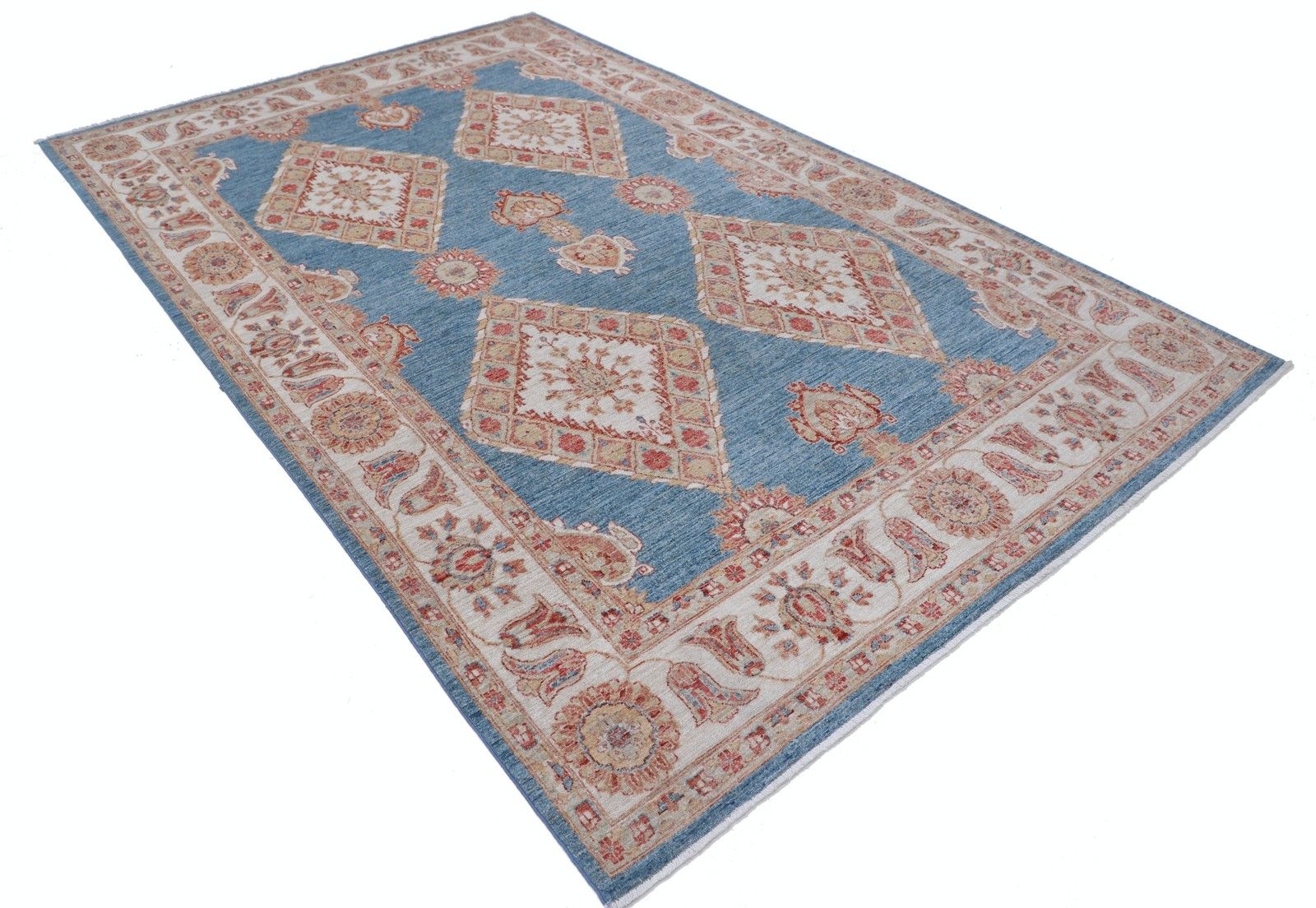 Tapis noué à la main bleu clair, ivoire et rose poudré, 2 x 3,15 m. Motif géométrique en losanges photo furniture