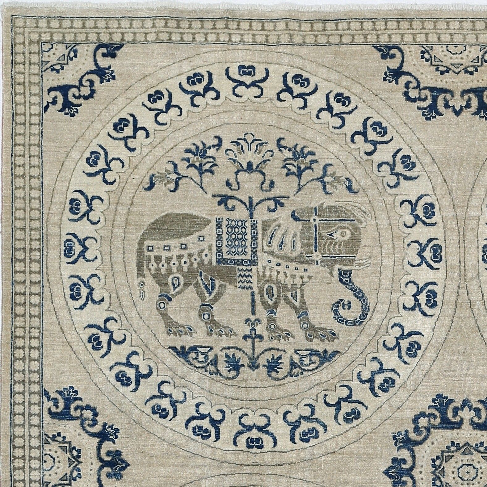 Tapis carré fait main beige et bleu marine 8 x 8 ft, motif médaillon à l'éléphant photo vinterior