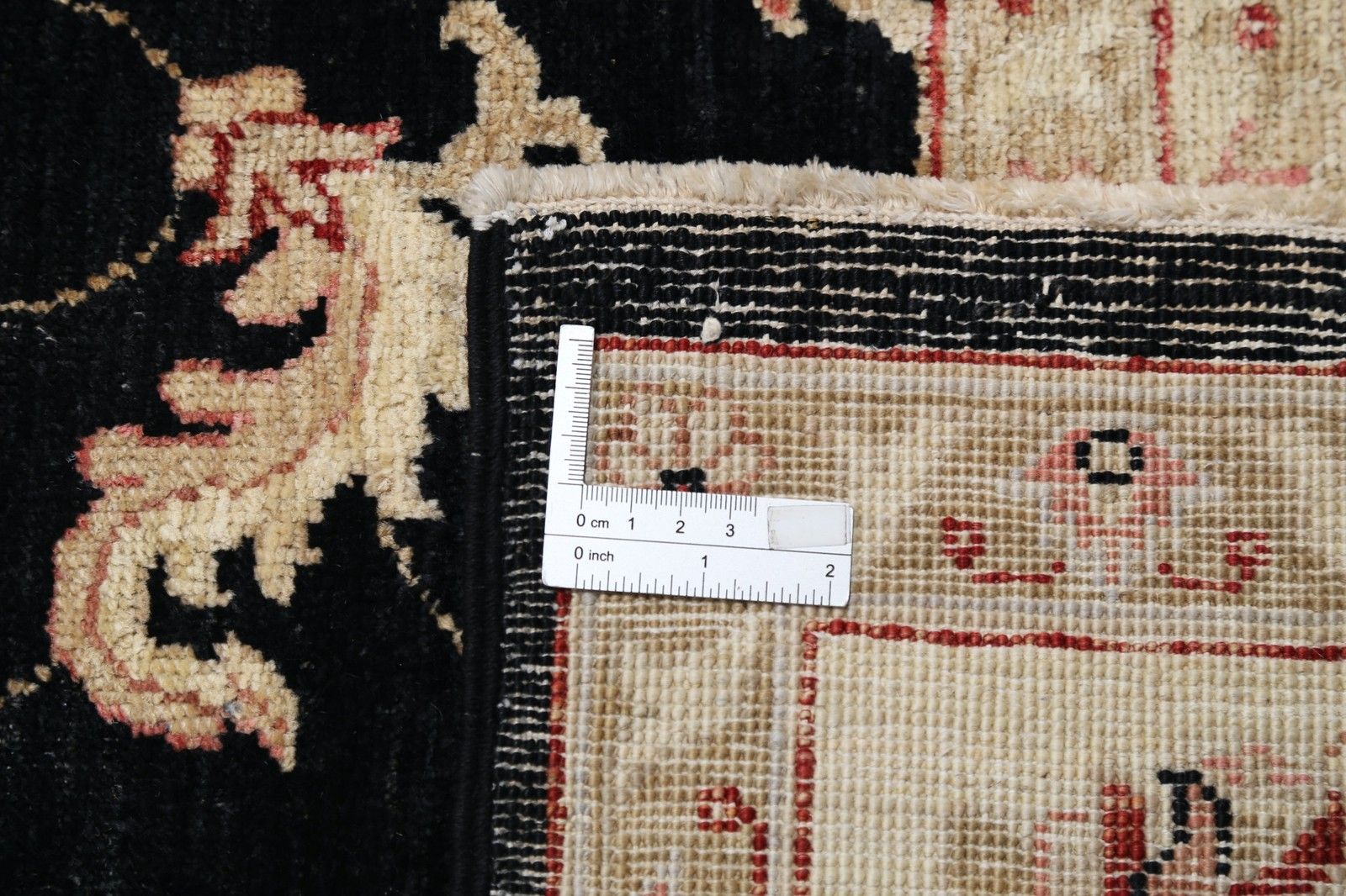 Tapis à motifs floraux noué à la main, fond noir et bordure beige, 170 x 240 cm photo buy